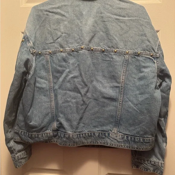 NWT Universal Thread Light Blue Jean Jacket with Stud Details oversized fit - Picture 3 of 3